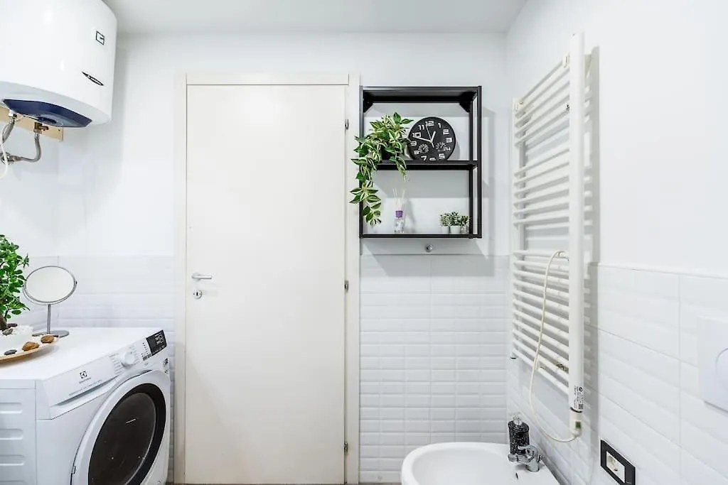 2 Minutes From Central Station-Exclusive Open Space Milan Apartment