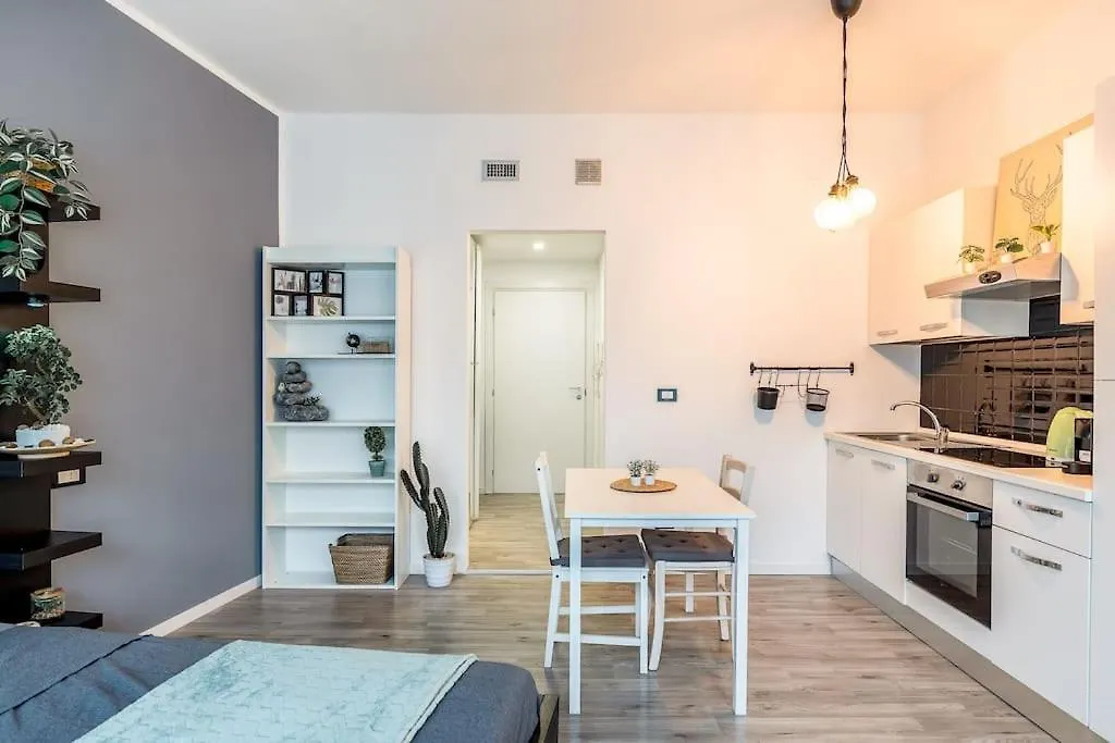 2 Minutes From Central Station-Exclusive Open Space Milan