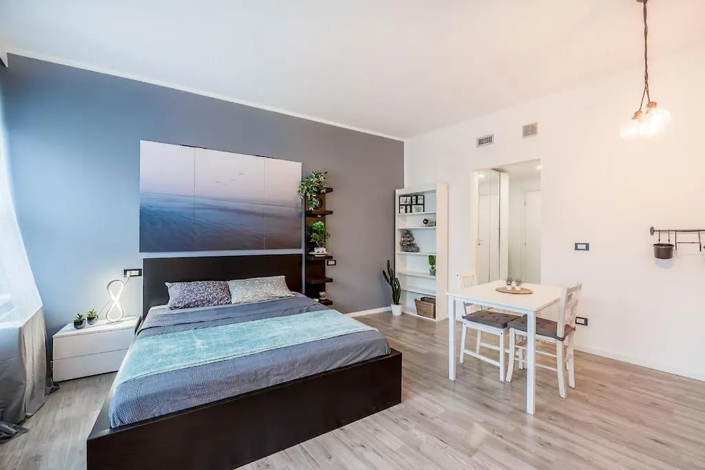 2 Minutes From Central Station-Exclusive Open Space Milan